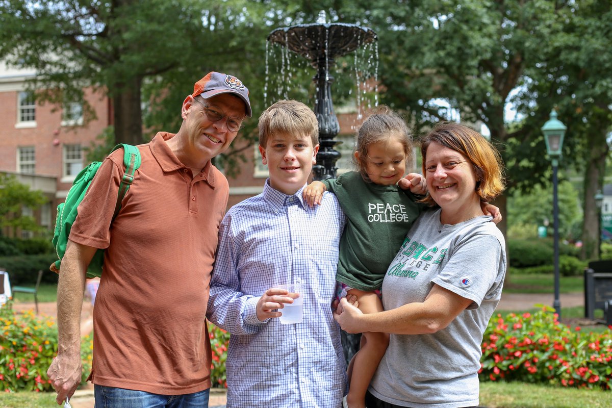 peacealumni's tweet photo. We had an absolute blast at our WPU Student & Alumni Ice Cream Social on Sunday! There is nothing sweeter than sharing our love for our alma mater with our next generation of Peace alumni. Thank you to all who came out! 💚🍦
#PeaceCollege #GoingtoWPU https://t.co/lVN4QkJHAE