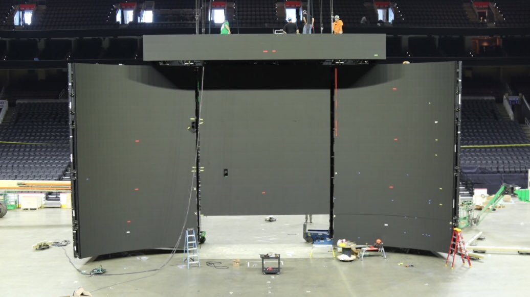 XMobileArena's tweet image. EXCLUSIVE: Check out the world’s first Kinetic 4K center-hung scoreboard! 👀