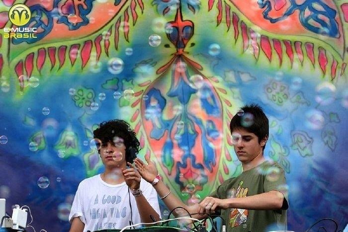 respectfestival's tweet photo. Temos orgulho de ter feito parte da trajetória desses artistas
Esse é um registro da apresentação do projeto Logica pela primeira vez em São Paulo em 2008
Agora vamos ajudar esses 2 extraordinários DJs! Você pode votar no ALOK e BHASKAR TOP DJMAG 2019

👁 https://t.co/Fgrw1Dy3Ul https://t.co/CaHUnUNU5N