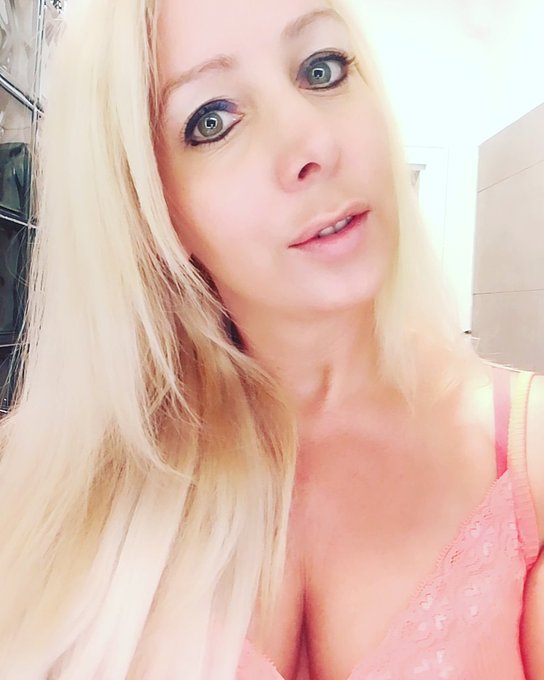 Ich danke euch allen f&uuml;r eure zahlreichen Gl&uuml;ckw&uuml;nsche zu meinem gestrigen Geburtstag 🎂🍰 solch nette<a href="/tag/selfie"class="tags"><span>#selfie</span></a><a href="/tag/follow"class="tags"><span>#follow</span></a><a href="/tag/blondie"class="tags"><span>#blondie</span></a><a href="/tag/sexy"class="tags"><span>#sexy</span></a><a href="/tag/thankyou"class="tags"><span>#thankyou</span></a><a href="/tag/like"class="tags"><span>#like</span></a>