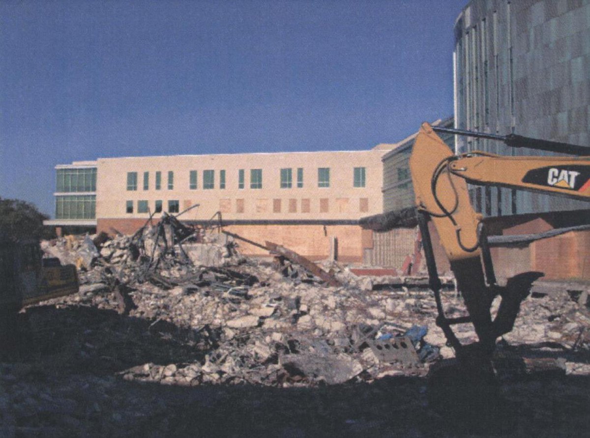 AdvanceUSF's tweet photo. #OnThisDay in 2008: The new Phyllis P. Marshall Student Center opens to the public. Check out the construction and demolition photos of the old MSC. #beforeandafter #USF #usftampa #USFMSC @USF_MSC https://t.co/Y1BgP2gzNW