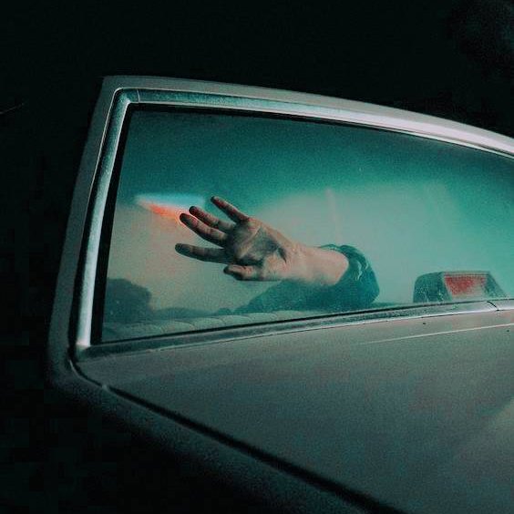 newrulesrp's tweet photo. ━━━━  𝐍𝐄𝐖 𝐑𝐔𝐋𝐄𝐒 .

» 𝗋𝗈𝗅 𝖺𝖻𝗂𝖾𝗋𝗍𝗈 ; 𝗺𝗶𝘀𝘁𝗲𝗿𝗶𝗼 𝘆 𝘀𝘂𝘀𝗽𝗲𝗻𝘀𝗲.

❛ ʏᴏᴜ ᴋɴᴏᴡ﹐ ɢᴇɴᴛʟᴇᴍᴇɴ﹐ ᴛʜᴇʀᴇ ɪs 𝙝𝙚𝙡𝙡﹐ 
ᴀɴᴅ ᴛʜᴇʀᴇ ɪs 𝔞𝔫𝔬𝔱𝔥𝔢𝔯 𝔭𝔩𝔞𝔠𝔢 ʙᴇʟᴏᴡ ʜᴇʟʟ. ❜

ϟ             ¿ʀᴛ, 𝑝𝑜𝑟 𝑓𝑎𝑣𝑜𝑟? https://t.co/uJZro7UBGe