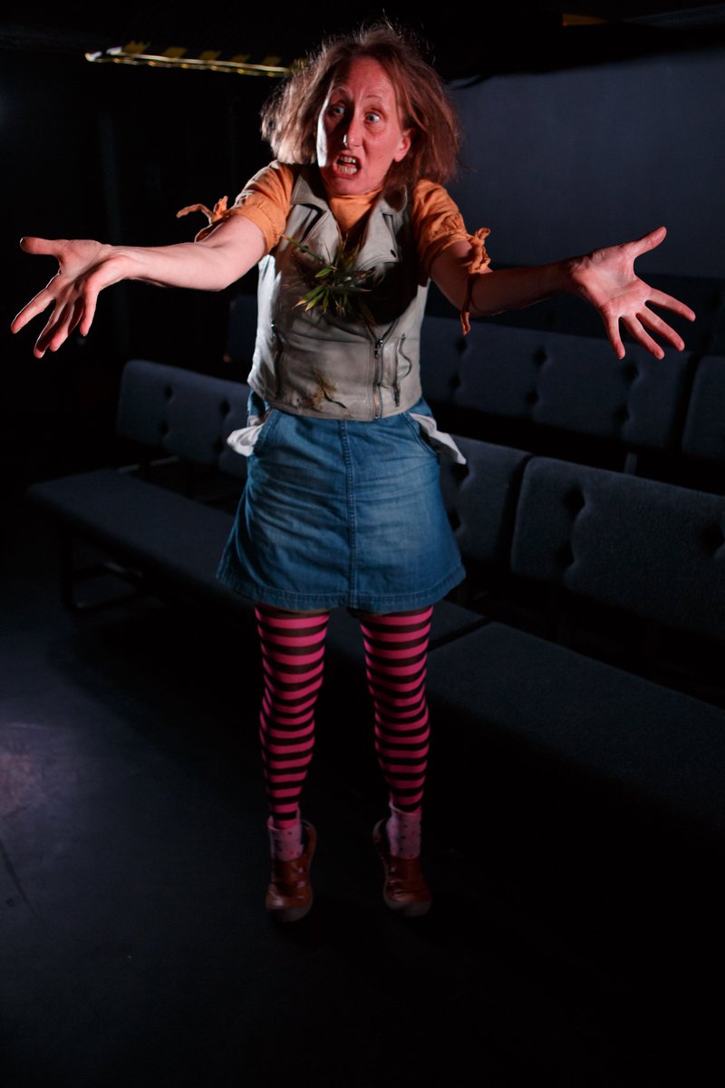 UntowardProd's tweet image. The Aunts have their slot on the #RoyalMile @edfringe at 15.50! Brandish your brollies and join us for some fun on the Upper Stage #tahdah