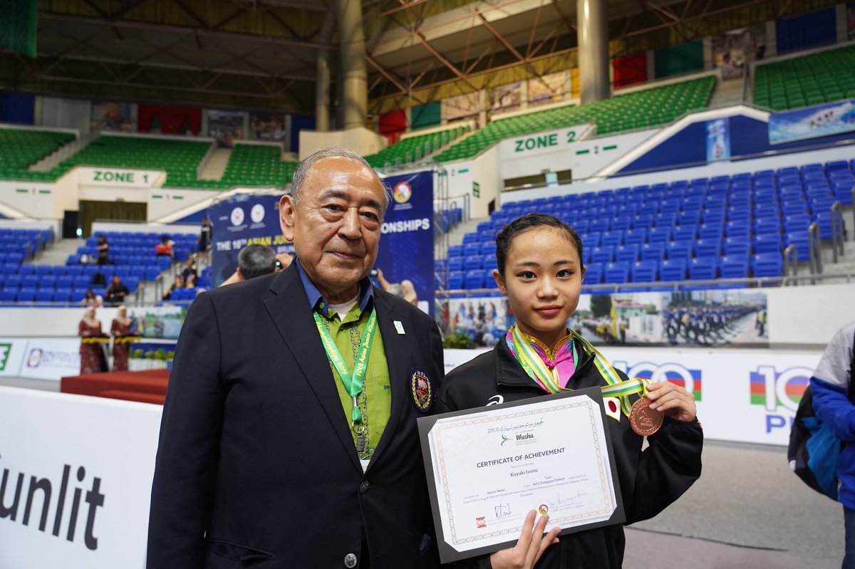 jwtf_wushu_of's tweet photo. 【第10回アジアジュニア武術選手権大会】
C組女子長拳で泉小雪選手が銅メダル🥉を獲得しました。
おめでとうございます❗️
↓スタートリスト（※時差：日本時間から-1時間）
https://t.co/HPpWxn2at3
#がんばれニッポン #武術太極拳 #カンフー #中国武術 #wushu #太極拳 #ブルネイ #brunei https://t.co/GrzSLRxlqO