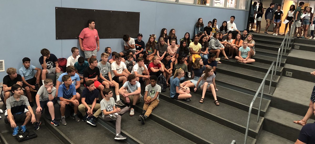 TonyJaccaci's tweet photo. Welcome class of 2023 to the @CountryDay Upper School! Senior peer mentors and 9th grade advisors welcoming our 9th graders to their new division and the year ahead. #ccdsfirstday is tomorrow! Good luck #Classof2023 on your new learning journey. @jgweinheimer @gamingthepast https://t.co/yWuq0WTCD6