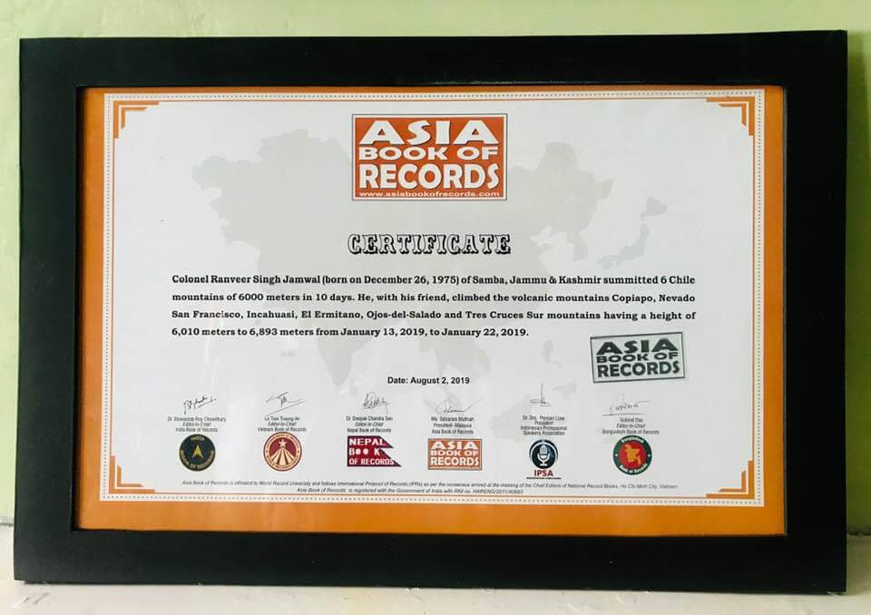 dograjournalist's tweet photo. #ProudDogra
My friend and a brave Indian Army Officer #RanveerSinghJamwal honoured with a certificate from Asia Book of Records after Climbing Six mountains above 6000 meters in just 10 days.
Proud moment #JammuRocks
@imRanveerJamwal
@adgpi
@diprjk
@JmuKmrPolice https://t.co/boTLQtHL8X