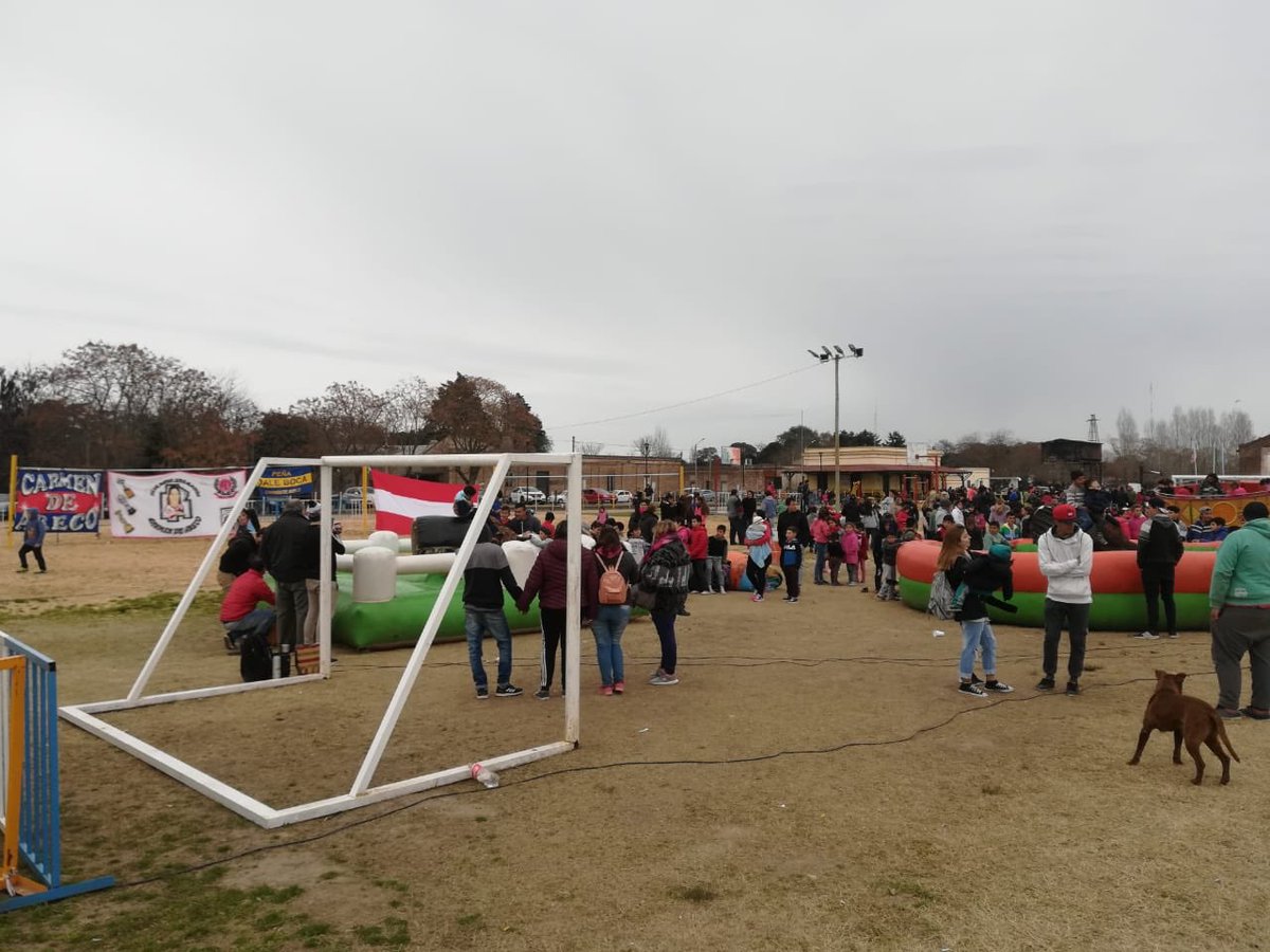 CuervosCdeAreco's tweet photo. Festejamos el día de la niñez junto a los amigos de las peñas de Boca, River e Independiente de nuestro pueblo!! Excelente jornada. Mucho más que 90 min de fútbol. https://t.co/XbqWUYRT67