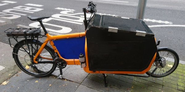 B2Bsure's tweet photo. Schade door elektrische bezorgfiets niet gedekt op bedrijfsaansprakelijkheidsverzekering! Hoe is dat geregeld? #b2bsure 
https://t.co/EYi0K0EVtP https://t.co/FJHGjKUiDC