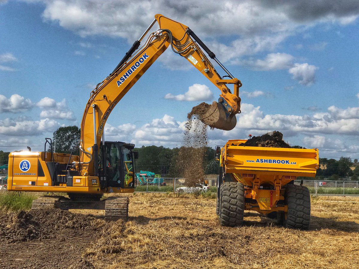 RPA_Media's tweet photo. Out on site with @JKAshbrook stripping soil with a new @FinningNews 320 https://t.co/aI7QQPPDVX