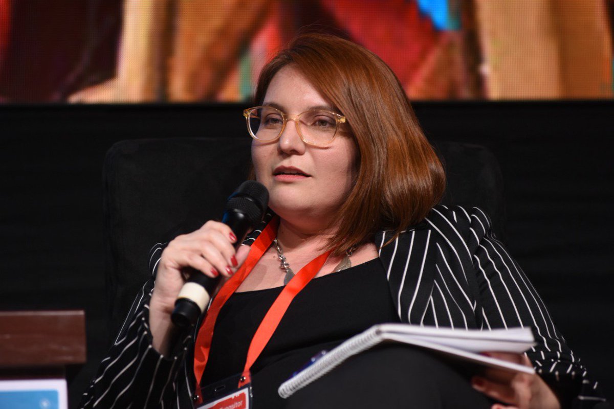 YPFB_corp's tweet photo. “Hallamos una veta con la urea de Bolivia porque además de la calidad del producto se cuenta con una logística adecuada para utilizar el río que une Bolivia y Paraguay”, Elvira Maldonado, Gerente de Operaciones para Latinoamérica de Swiss Singapore.
#YPFB #FOROGAS2019 #SemanaH https://t.co/baURrFners