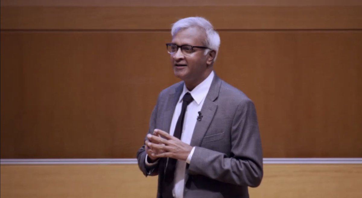 NYUStern's tweet photo. #NYUStern Dean Raghu Sundaram welcomes full-time #MBAs to #SternMBAOrientation, #SternLAUNCH and #SternCareerLab https://t.co/erEXwNbIEB