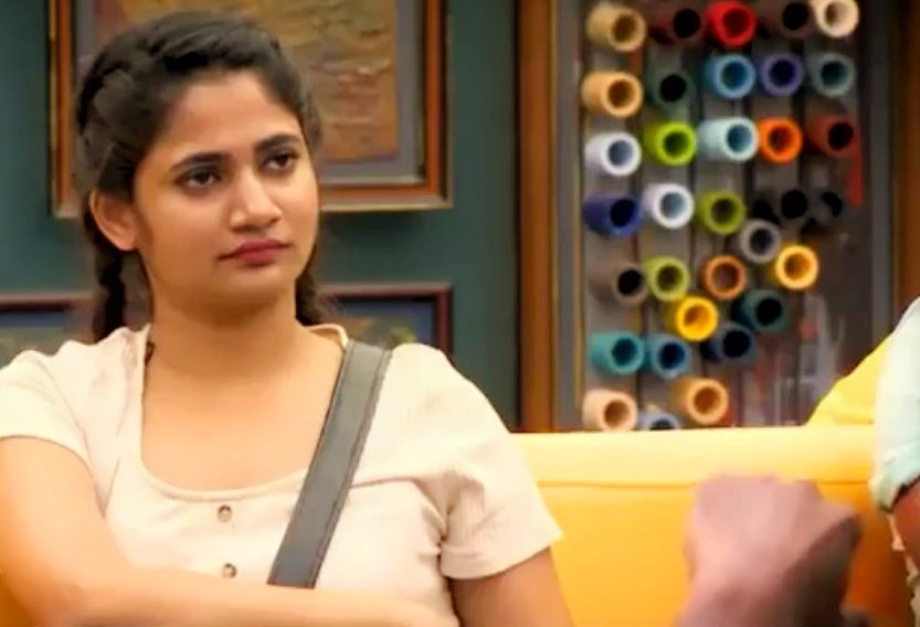 michaelarun_m's tweet photo. #BiggBossTamil3 

#Vanitha's #MissionLosliya🦋, conclusion...

"Liya... Corect-ana vishayatha kaetukauva... Konjam veduk veduk-nu paesiduva... Vayasu appadi... Immature..."

😁😁😁

Veduk veduk-nu paesuna "Immature"... #Vanith's dictionary... 😁 https://t.co/okYAGfuGrR