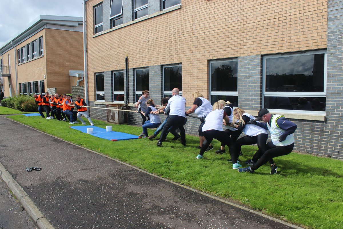 VeitchiValue's tweet photo. Take a look at our new tradition - the Annual Veitchi Fun Day! A day when time stops and all Veitchi Group divisions get a chance to enjoy each other’s company in a relaxed atmosphere. Delicious BBQ’s, fun games and great banter in between. Good times! #VeitchiValue https://t.co/XA8Y5KLr4O