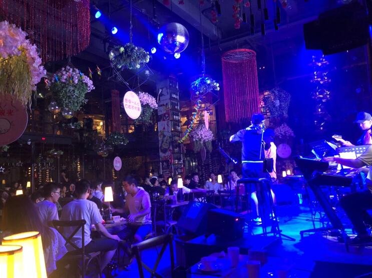 This song is so soulful.Touched a lot of girls😘