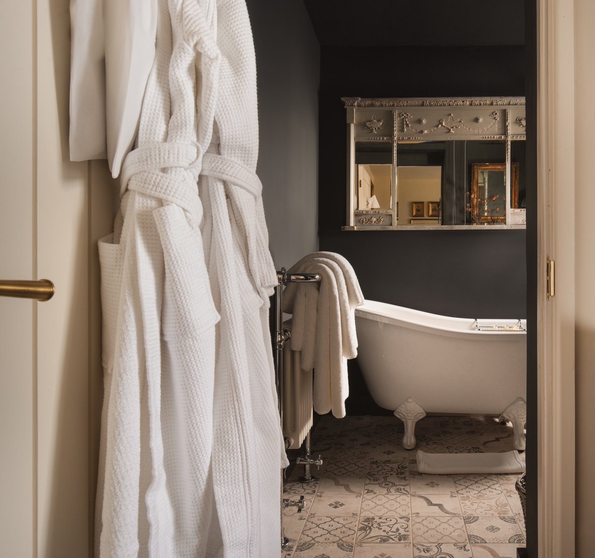 Squirrels Interiors tweet media