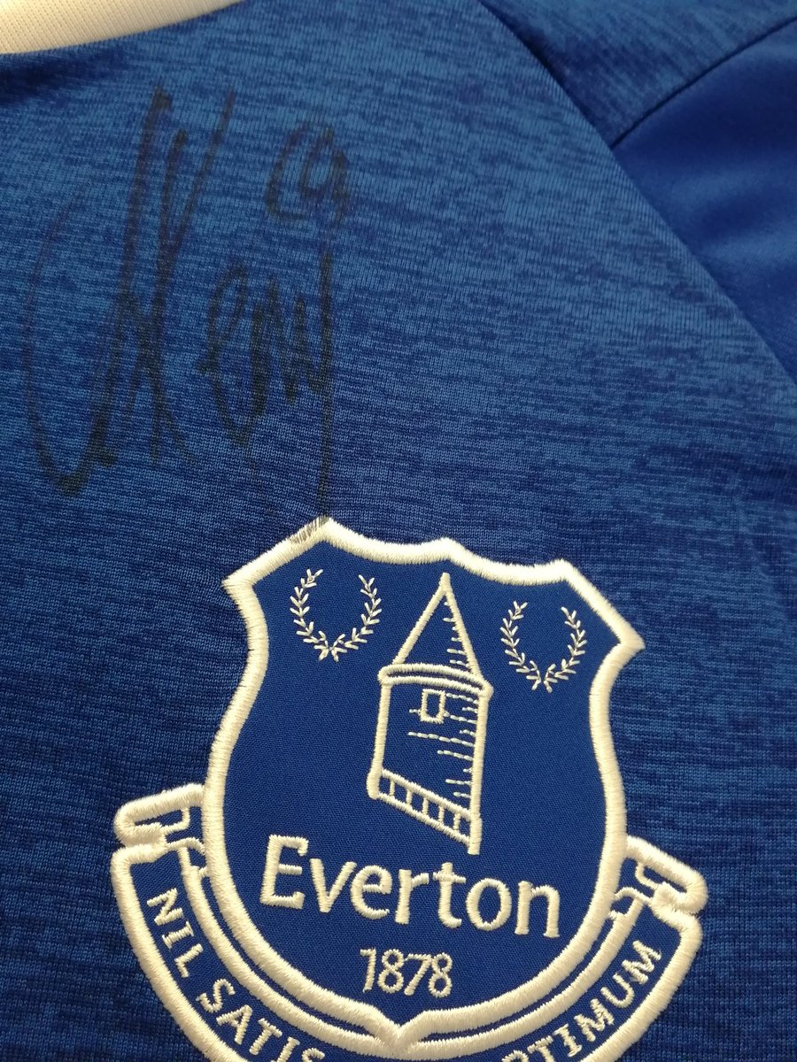 nsno's tweet photo. Fancy winning last seasons home shirt signed by the first team squad? Course you do, and thanks to @UmbroUK and us you can. Just retweet this and on Friday we will pick a winner, and in true @Everton style, we'll announce them at half time. Good luck! https://t.co/zINeTp8YiP