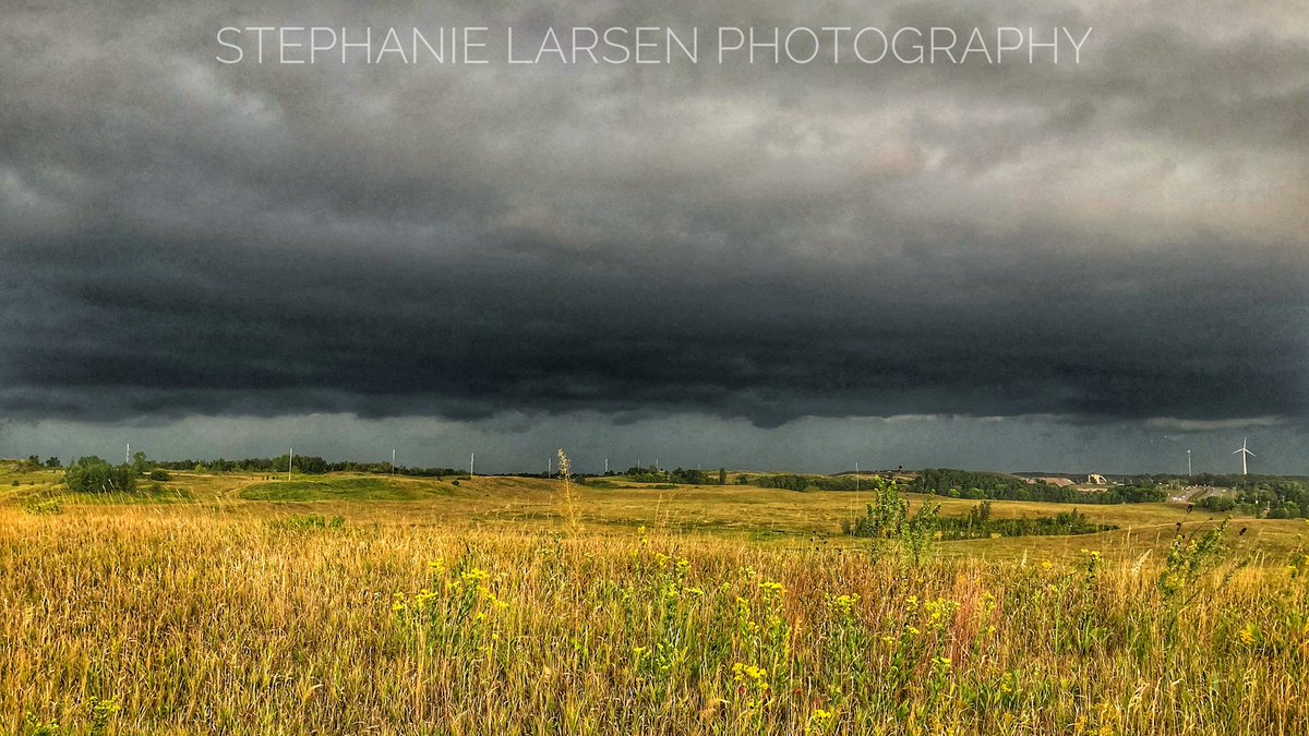 steph_larsen's tweet photo. Storms rolling in this morning. Looking north from Elk River. ⚡️⚡️#slarsenphotography #Minnesota #Weather #skyaware @ian_leonard @myfox9 @WeatherNation @StormHour @kare11wx @WCCO https://t.co/1PoqoTxM2P
