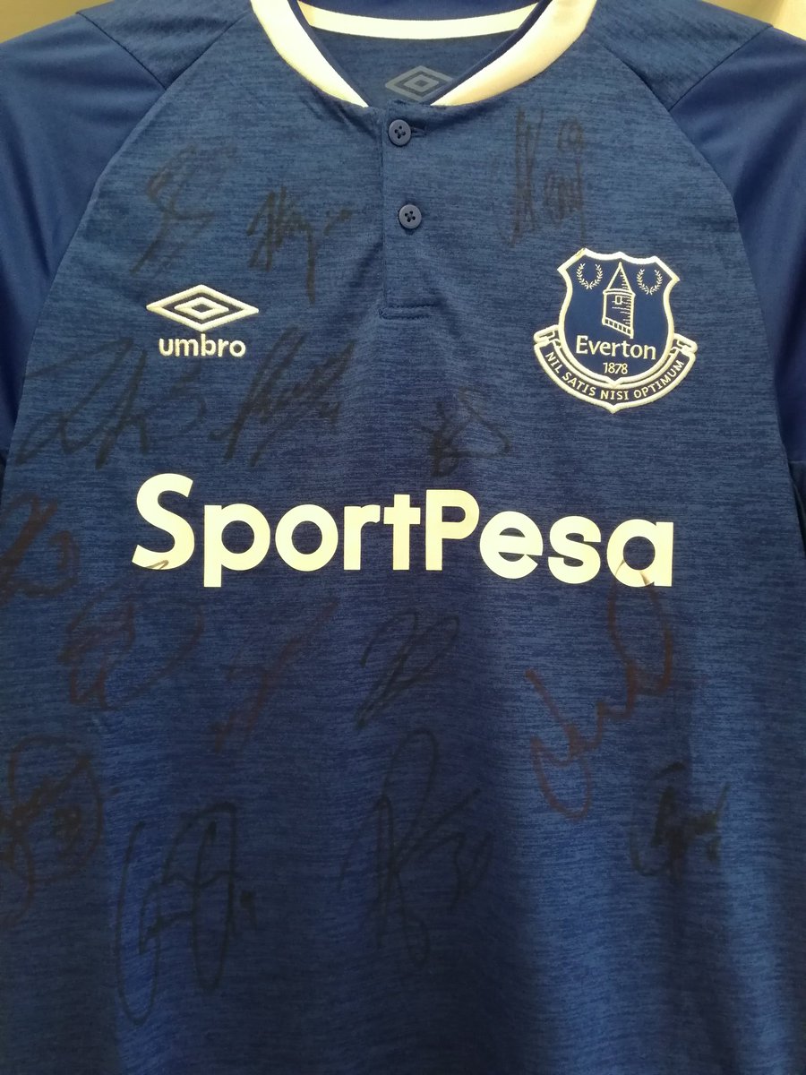 nsno's tweet photo. Fancy winning last seasons home shirt signed by the first team squad? Course you do, and thanks to @UmbroUK and us you can. Just retweet this and on Friday we will pick a winner, and in true @Everton style, we'll announce them at half time. Good luck! https://t.co/zINeTp8YiP