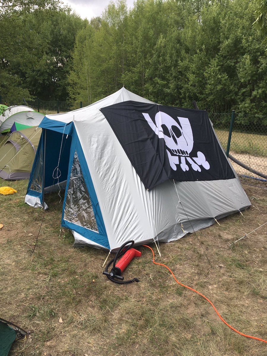 c3ma's tweet photo. Nach einer 11,5 stündigen Fahrt sind wir inzwischen endlich im #cccamp19 angekommen und haben zusammen mit dem @cccffm im #FraMa Village unser Lager aufgeschlagen. https://t.co/9hL4ZbiI8L