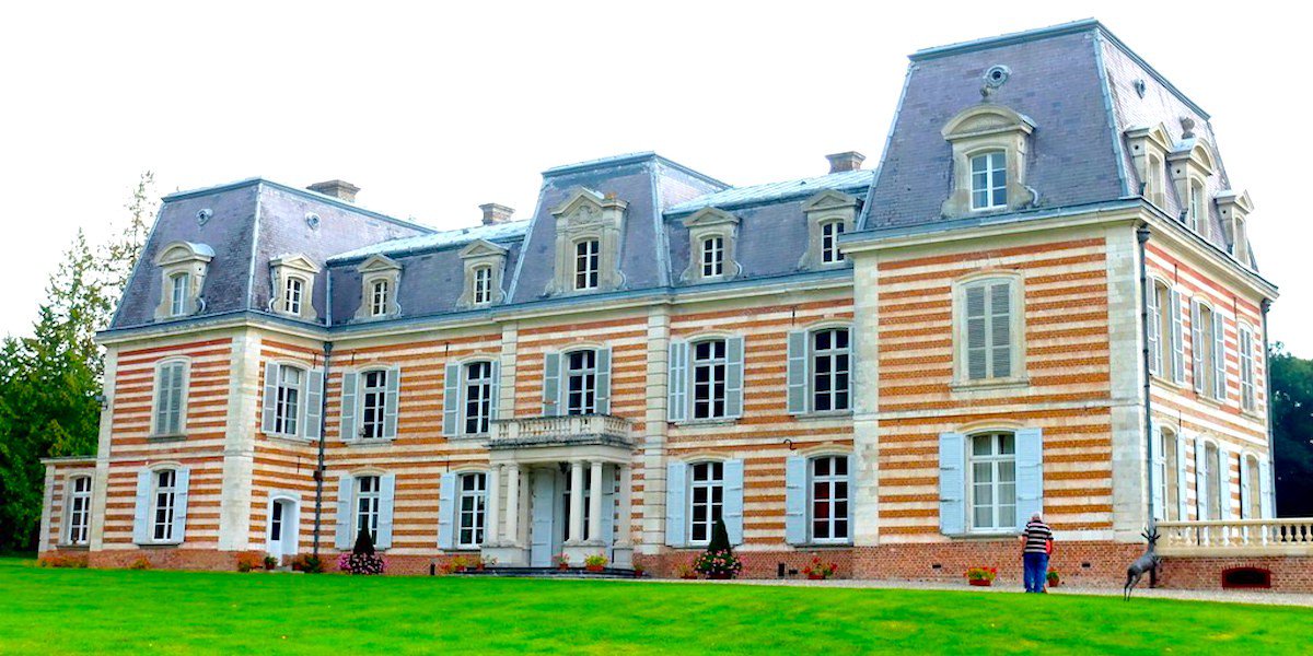 MagazineTrax's tweet photo. Amiens : Un château du XVIIIème siècle va accueillir 3 jours de festival techno et bass music

👉 https://t.co/KSRJM5x3oE https://t.co/fC5xDfAOCr