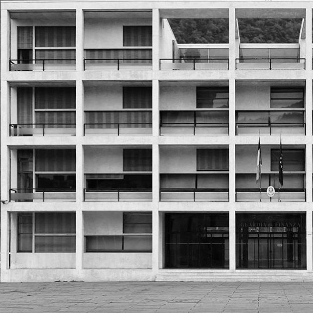 Casa del Fascio di Como, 1932-36, arch. Giuseppe Terragni 
#maarc #terragni #razionalismo #lakeofcomo #como #palazzodelfascio #palazzoterragni #equilibrio #armony #forme #architects #art #architecture #razionalismocomo #instalike #instagram #instamood #v… ift.tt/2HgmWrg