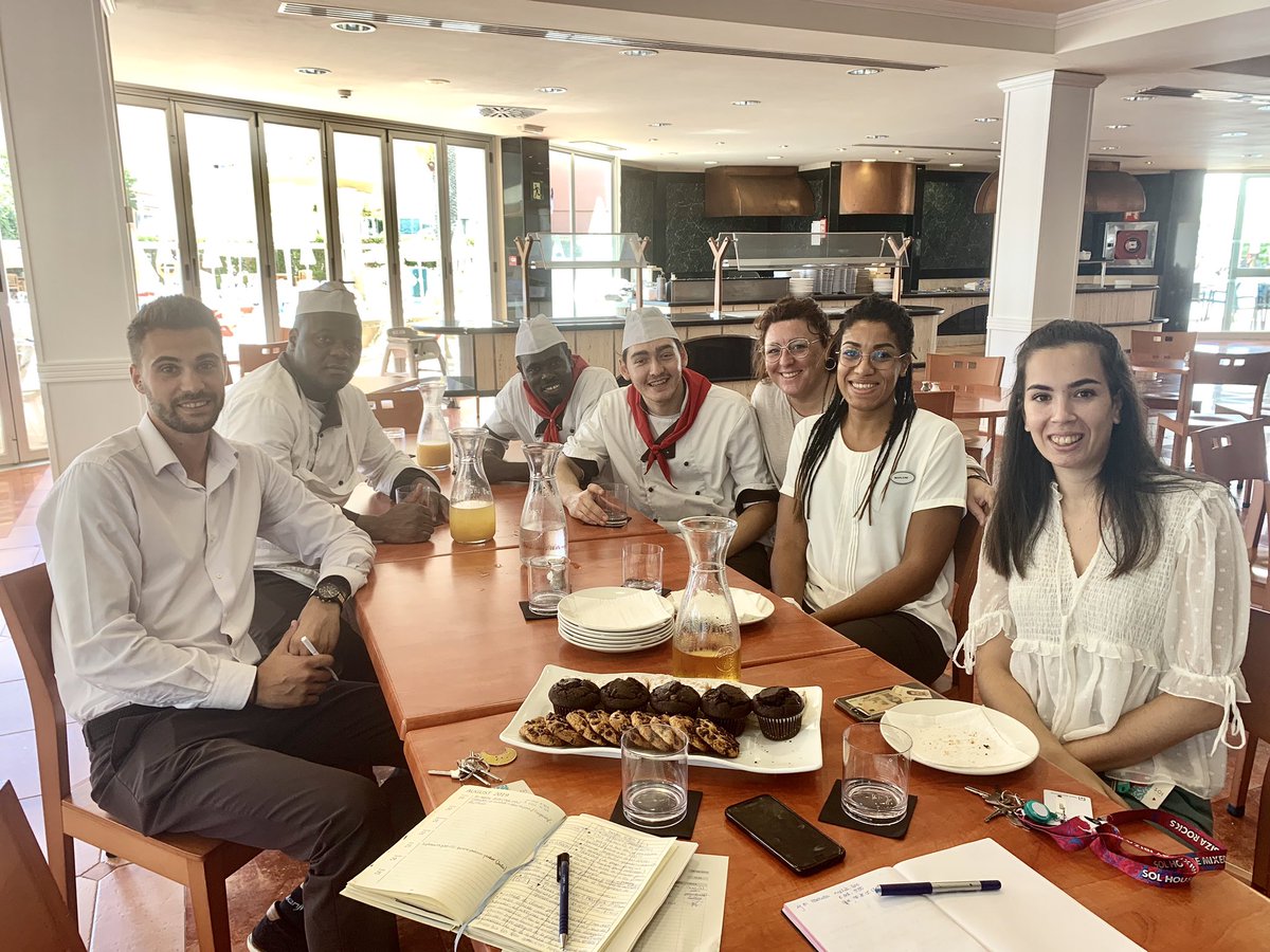 Mrblgzmn's tweet photo. Los lunes se hacen menos cuesta arriba cuando los empezamos juntos, compartiendo mejoras y merendando! 👏🏻🍪☕️GRACIAS Equipo por otro exitoso #SolBreak en #SolGuadalupe ✨ @Llunaeivissa @MeliaHotelsInt @MeliaCareers @solbymelia #WeAreMelia #MeliaSpain #BestPractices #MHI #BestTeam https://t.co/Jcg06RDI7K