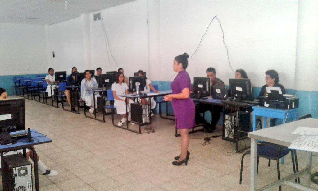 EducacionZ5_Ec's tweet photo. Ayer fueron evaluados un total de 703 aspirantes al Magisterio del régimen Costa. Actualmente se sigue evaluando a los postulantes. #SomosEducaciónEC https://t.co/cJx4St67BX