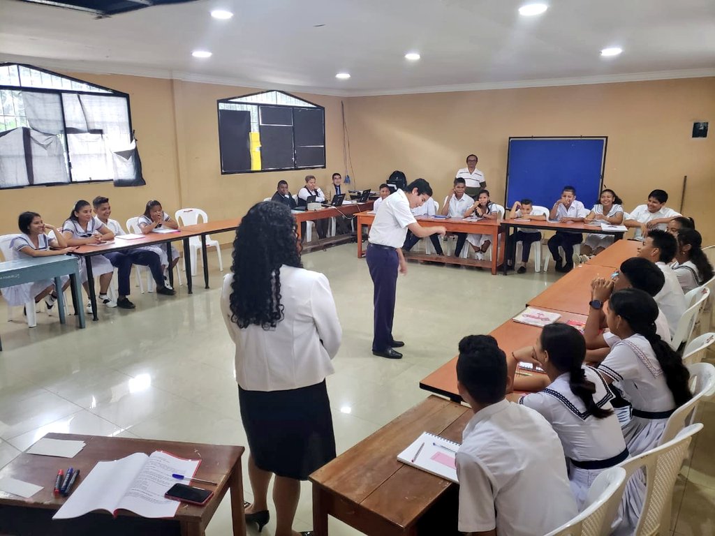 EducacionZ5_Ec's tweet photo. Ayer fueron evaluados un total de 703 aspirantes al Magisterio del régimen Costa. Actualmente se sigue evaluando a los postulantes. #SomosEducaciónEC https://t.co/cJx4St67BX