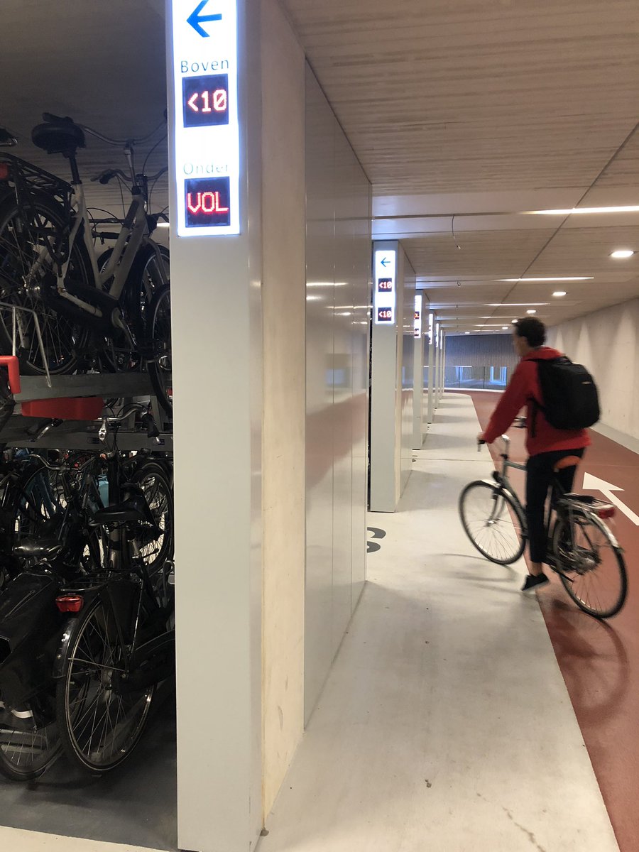 Gestern wurde in #Utrecht 🇳🇱 das größte Fahrradparkhaus der Welt eröffnet. 12.500 Plätze. Deutschlands 🇩🇪 größtes steht in Münster: 3.300 Plätze. Merkste was? #MehrPlatzFürsRad