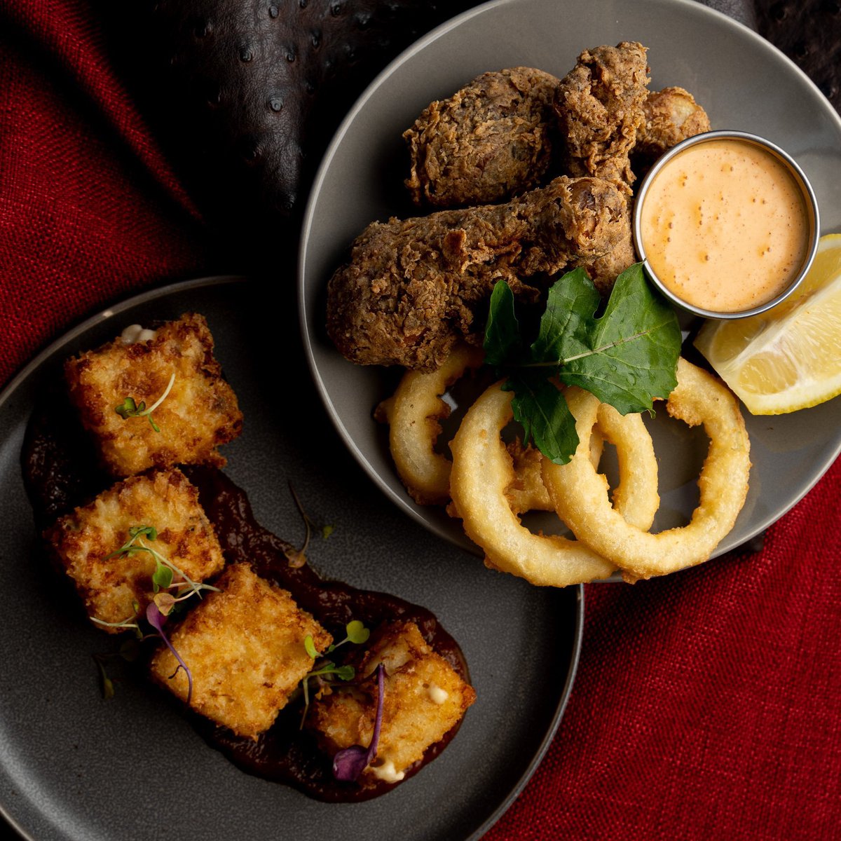 NewsCafe_randb's tweet photo. After work date? Get sharing with our scrumptiously, deep fried, crumbed Chicken Drumsticks and its side-bae of Deep Fried Mac and Cheese! #NewsCafeVibez 
#AfternoonBrunch https://t.co/q7ZoBSSQiN