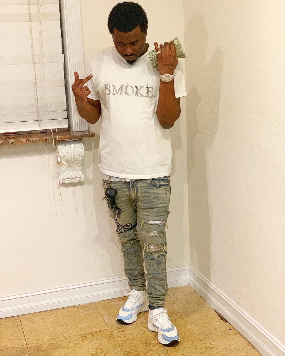 DipEx_Els's tweet photo. Worrying About How I’m Eating You Gone Fuck Around And Starve🤷🏽♂️ #DaBreeshWay🧟♂️ https://t.co/KWYbkvA1Is