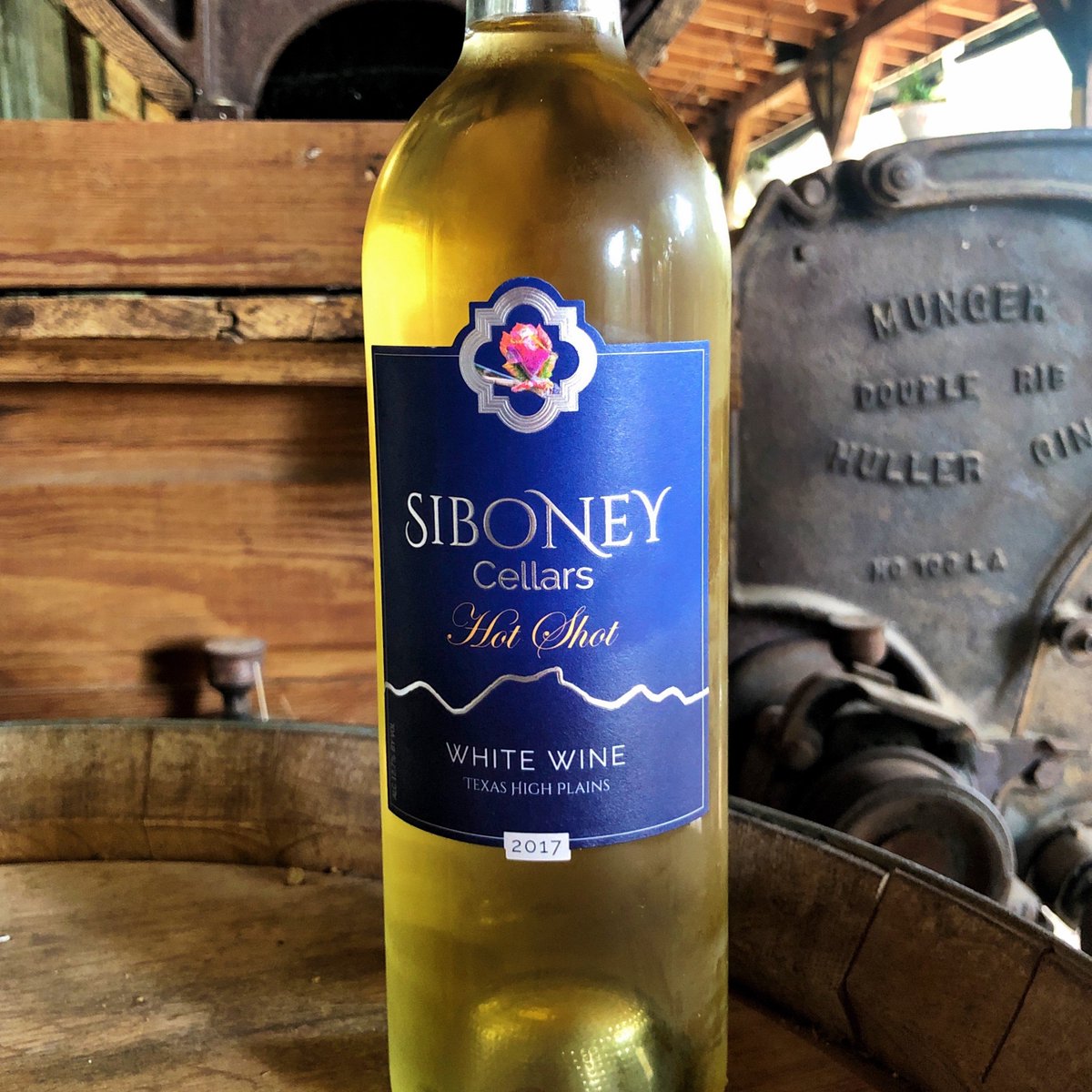 Full-bodied, bright &amp; refreshing, we like to pair #SiboneyCellars 2017 Hot Shot, 50% Viognier &amp;50% Roussanne from TX High Plains w/ our PecanCrusted Crab Cakes w Serrano Pico &amp; Mango Mayo. It has a hint of toast on the nose &amp; characters of peach, apricot, w/ lemon curd character.