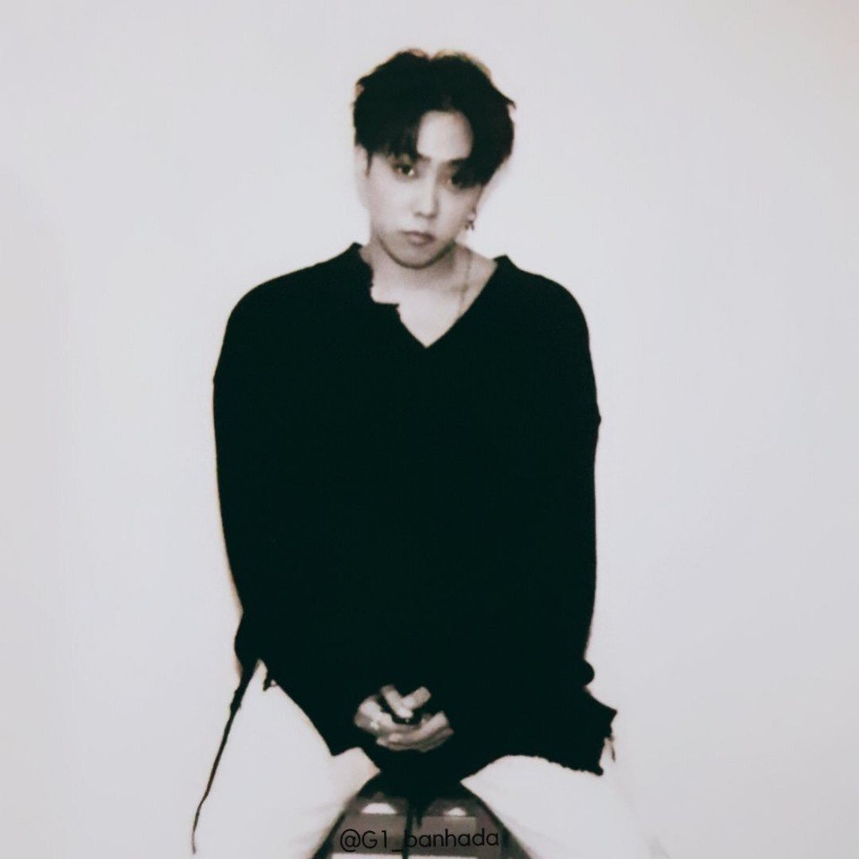loveonlyg1love's tweet photo. 아이돌이 덕후를 모으는 조건;
잘생겼지만 향기없는 꽃은 아니어야 하고 본업 존잘이지만 허당기있는 씹덕미가 있어야하고 설레게 하는 포인트가 있는데 보호본능 일으키는 애기력이 있어야하고 다 안다고 생각할즈음 반전모습이 함씩 나와줘야 하고 이 모든 것은 작위적이어선 아니된다. 
결론 은지원 https://t.co/n7rZC6zv90