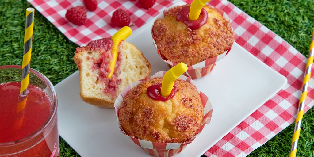 Otis_UK's tweet photo. This Lemonade Day (20.08) would be the best time to make a sweet, Lemonade to celebrate. Make it an extra special day with an Otis Pink Lemonade Muffin (SKU 832166) filled with lemon zest, with a smooth raspberry &amp; lemon curd filling. #servinginspiration #otis #muffin https://t.co/GQOeNUx4Jv