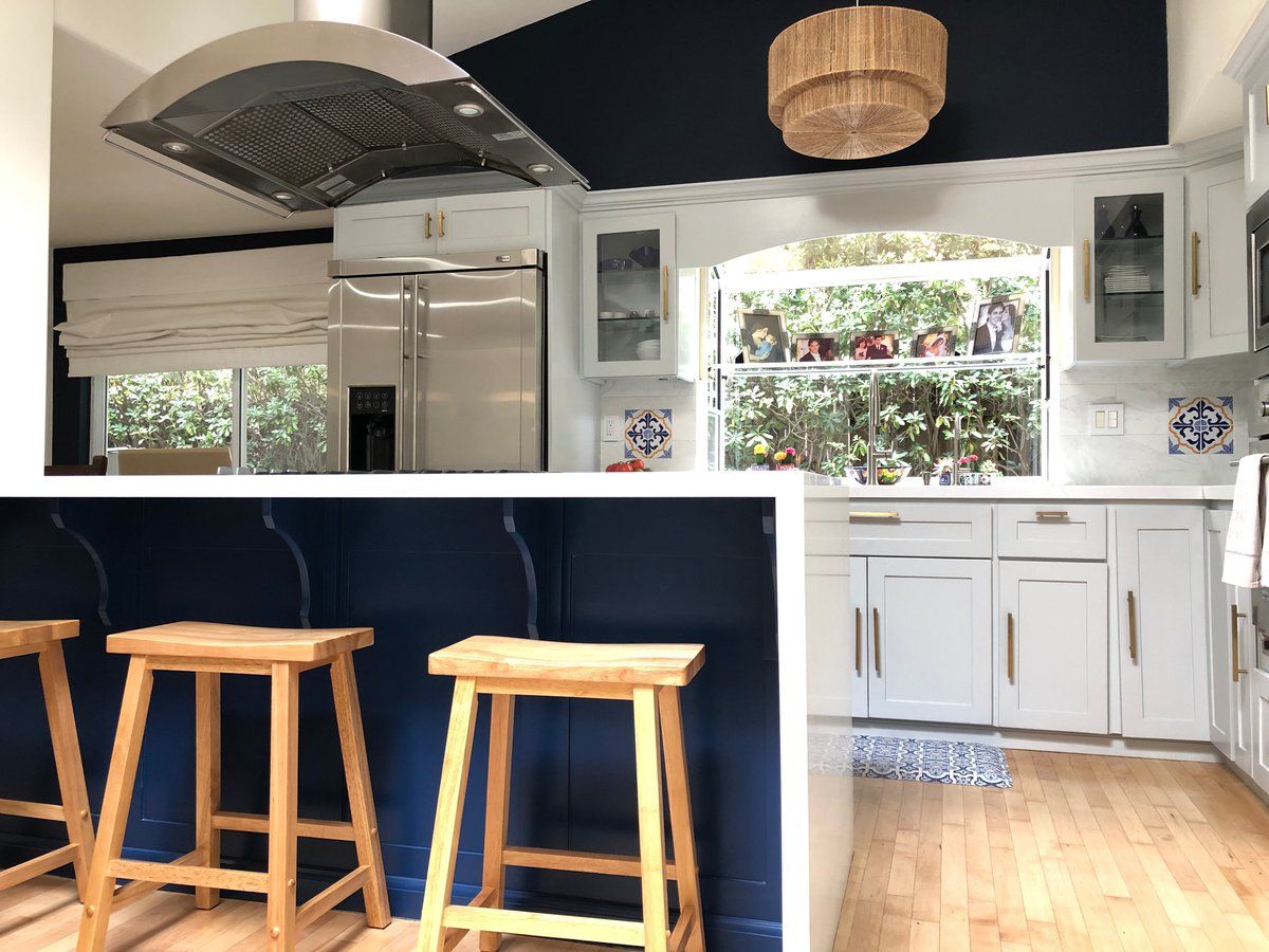 aurea_stone's tweet photo. Navy has such sophisticated feeling when pairing with our beautiful #aureastone marble look in #lincoln. Look at this golden accents and Spanish tiles!
Design by @nasimdesigns
Distributor @modulmarble
#navykitchen #marblelook #countertops #interiordesign #mediterraneanstyle https://t.co/57XeY7VLYk