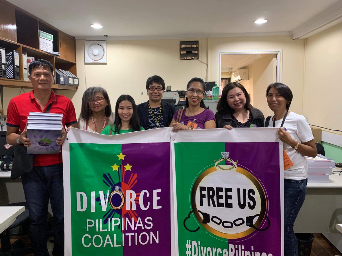 DiborsyongPinoy's tweet photo. We are at the House of Representatives.  
#DivorcePilipinas #FREEUS #DivorceLawNow https://t.co/yG1MNMHV7x