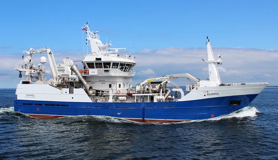 FisheringS's tweet photo. Leninets - first RSW trawler built in Russia, take new #Atlantica 864 from Fishering Service as main fishing gear! Trawl already aboard and waiting for first trip https://t.co/DeP2WWBPVx