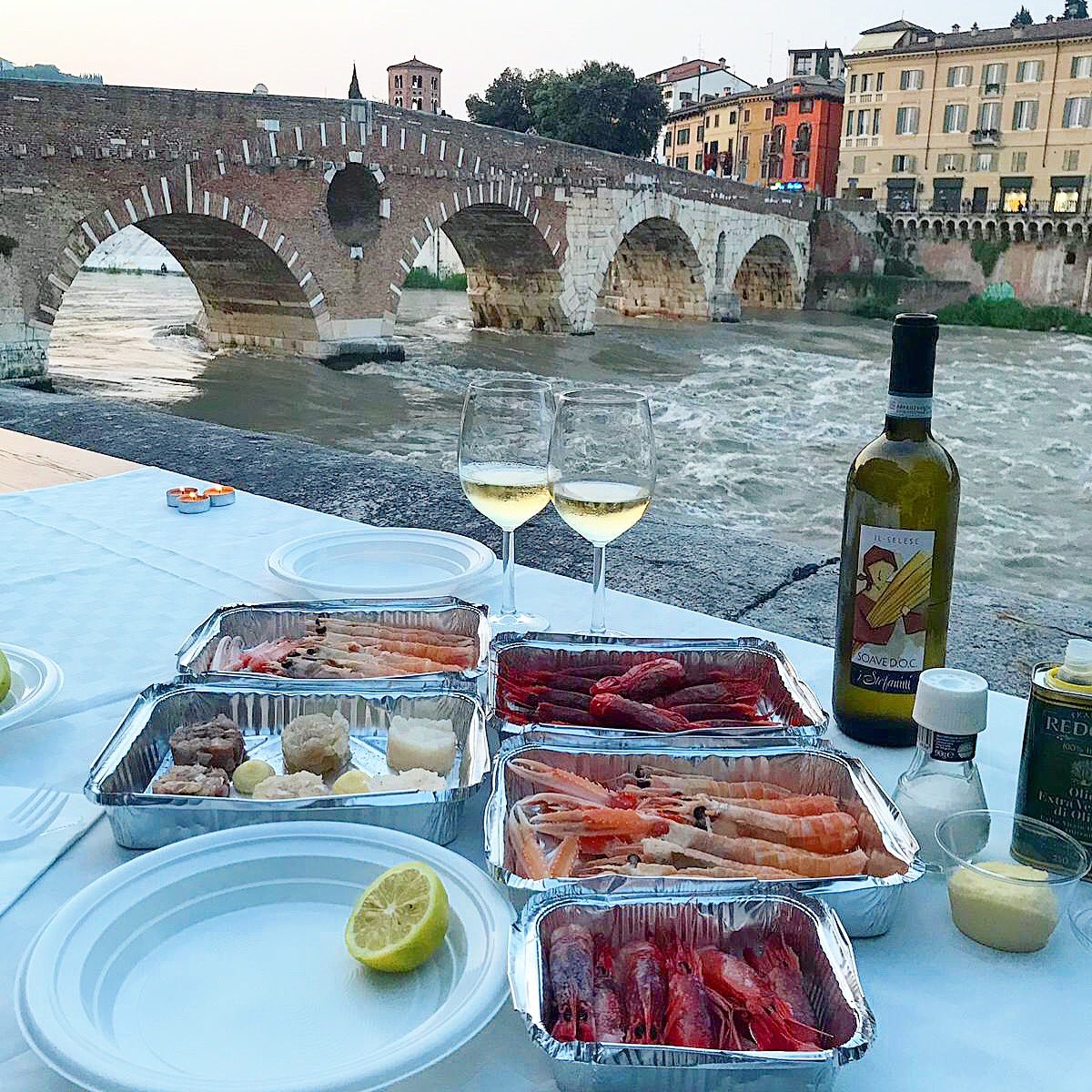 seafoodcons's tweet photo. Tutto il pesce crudo che desiderate, pronto da mangiare!

Per info o ordinazioni scriveteci qui ➡️ https://t.co/zfAz3GsDIb

#pontepietra #verona #pescecrudo #pesce #pescedaasporto #delivery #deliveroo #officinadelcrudo #officinadeisapori #mangiarebene #pesceperpassione https://t.co/RXu7gWsO1G