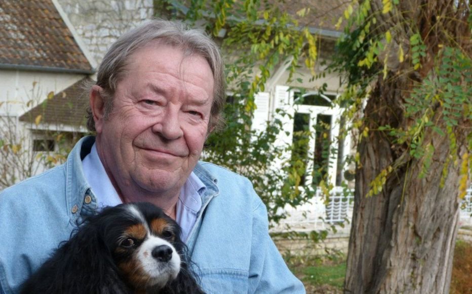 historiamag's tweet photo. Mort de #MicheldeDecker le chroniqueur souriant de l'#histoire. Retrouvez sur https://t.co/KfCEeXdFk4 quelques uns de ses articles
▶️ https://t.co/N25pj6tobB https://t.co/gfLhrwSHyZ