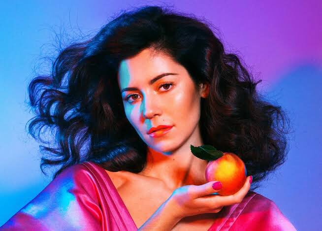Marina lambrini diamandis. Marina's diamonds. Marina's diamonds. Marina diamandis 2021. Marina and the diamonds жанр.