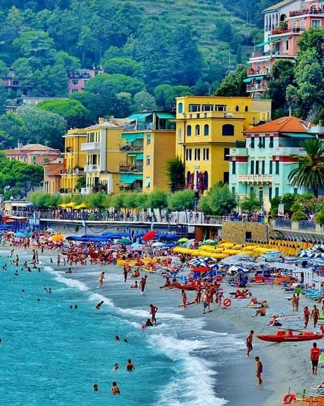 Travel round the world and build a memory full of treasures.

#EastgateHotels at No4, Dreamworld Africana way Eleganza bus stop after 2nd toll gate, Lekki, Lagos.

Call: 08109386999