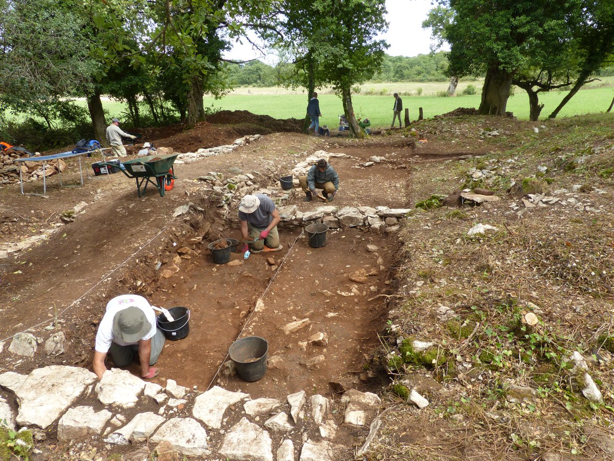 GrottesArcheo's tweet photo. [Fouilles en cours]
@JolyBarral est sur le terrain #Cadayrac près de Rodez #Temple #Galloromain ; Reprise des recherches de l'abbé Cérès (XIXe siècle) sur des vestiges antiques...
Merci @dept_aveyron #DRACOccitanie #bénévoles @mjcrodez #ClubArchéo pr le soutien et l'aide apportée https://t.co/hL0L9ohbwU