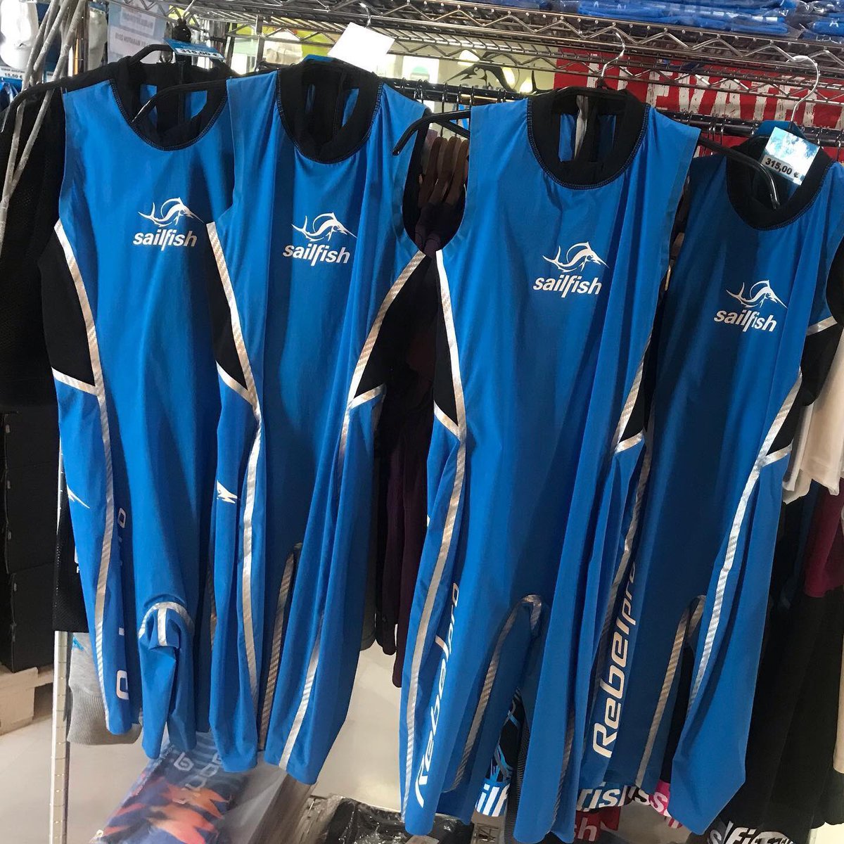 SBRsailfishshop's tweet photo. Si estas buscando nuestro speedsuit REBEL PRO para vuestra próxima competición? En @sbrsailfishshop aun quedan 4 unidades , agotado en resto de Europa. Tallas S , WS, WM, WL disponibles. @SailfishSpain
#sailfishtriathlon #madetomakeyoufaster #4629 https://t.co/XaP40xvtwB