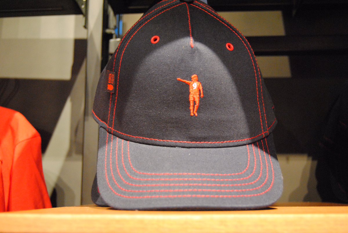 EstadiJohan's tweet photo. ¿Quieres ganar esta gorra 
💥OFICIAL de la nueva colección Johan Cruyff de la Barça Store?

🙌Pues es muy fácil!
Lo único que debes hacer es seguirnos en Twitter y darle RT a este tweet!

⏳Hay tiempo hasta que el Barça marque su primer gol en el nuevo Estadi Johan Cruyff. https://t.co/VSDaOgoCrH