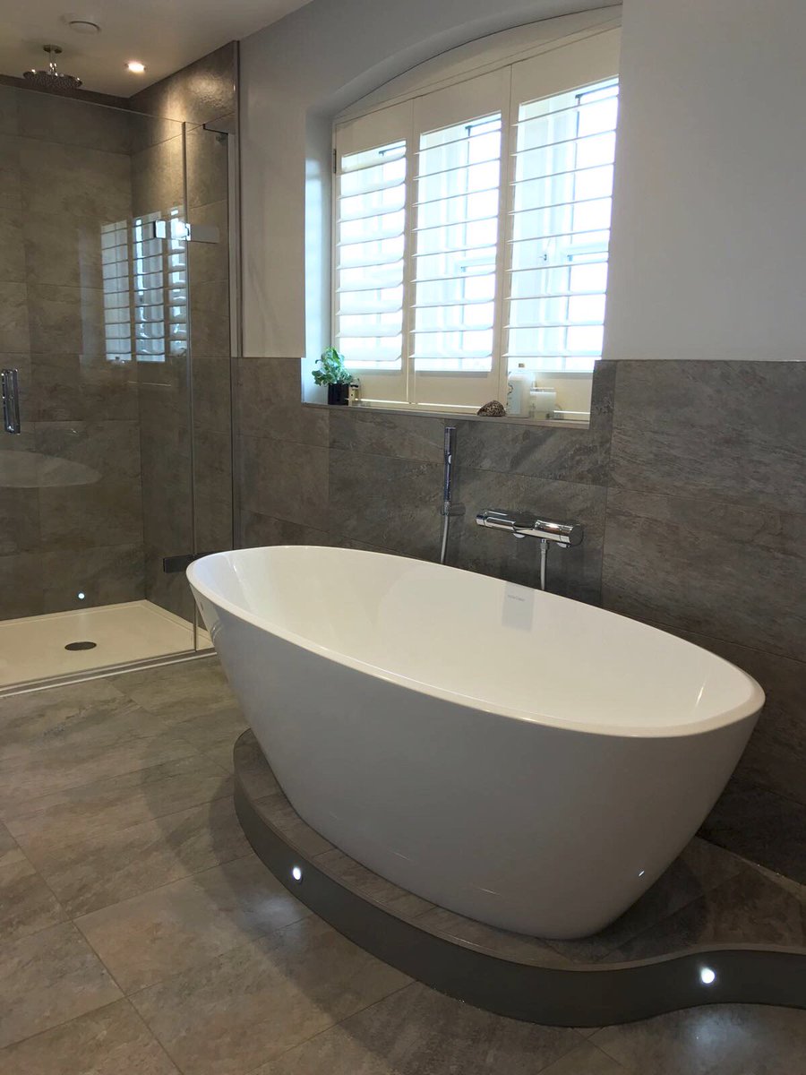 Hawk_KB's tweet photo. Accent lighting can elevate your bathroom (or bath) to the next level of style. #bathroom #bathroomdesign #bathroomrenovation #hertfordshirebathrooms #freestandingbath https://t.co/ziOrt1Nq4q