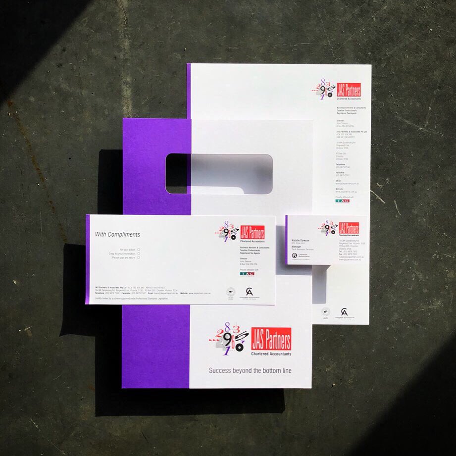 taylordpress's tweet photo. JAS Partners Stationery.
Business cards, with comp slips, Letterheads &amp; A4 covers.
Offset printed 5 spot colours on Spendorgel white smooth.
.
#stationery #businesscards #letterhead #withcompliments #pantone #spotcolour #offsetprinting #printing #print #loveprint #taylordpress https://t.co/dOvH8I1Zwf