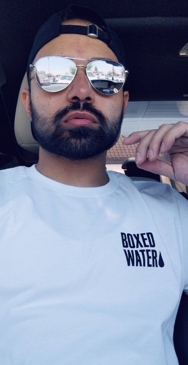 Just out trying to spread the word about @boxedwater #betterplanet #helpsavetheplanet #boxedwaterisbetter #boxedwaterisbetterwater #boxedwaterisbetter💧#recycling #doyourpart #doyourpartfortheplanet #refreshing #refreshingdrink #bpafree #purewater #cleanuptheocean #Boxedwater