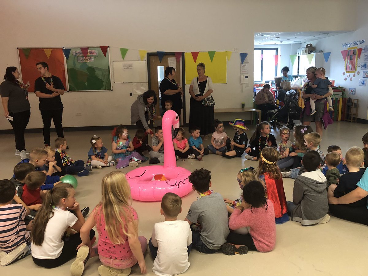 ForHousingLisa's tweet photo. Fitton Hill #playstreets you have been awesome!! Thank you @REELCIC for delivering five weeks of #familysummerfun. https://t.co/C0fj8IH2Vp