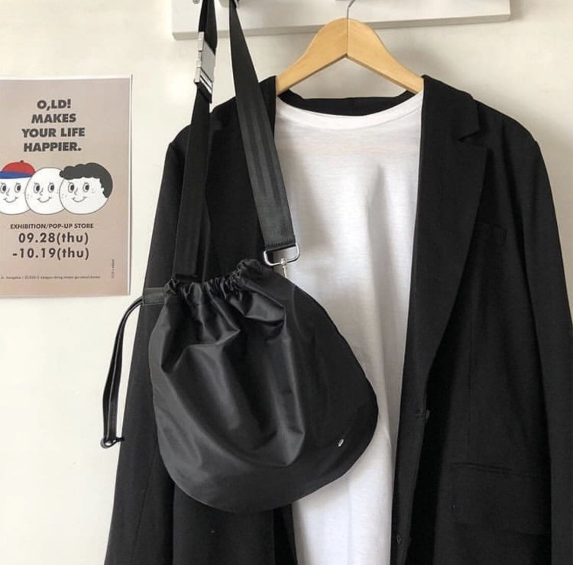 7663PROJECT's tweet photo. bubble bag 🌧 น้องคนนี้มาเพิ่มแล้วค่าน้องใบนี้ดีมากเท่มากจริง น้องเป็นแบบหูรูดนะคะผ้าไนลอนกันน้ำ ใบใหญ่ใส่ของได้เยอะ size 28x32 cm สายปรับความยาวได้หรือถ้าเบื่อสะพายก็ถอดสายได้ถือเป็นกระเป๋าหูรูดเก๋ๆได้เลย 290 บาท ส่งฟรี :-) dm มาดูรูปเพิ่มเติมได้เลยนะคะ✨ https://t.co/Aq3wifhkoh