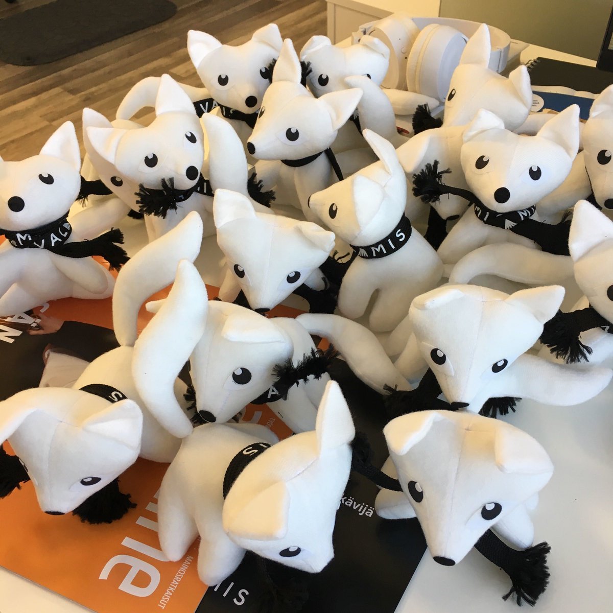 YourLPI's tweet photo. Want one of these? Valbo, the #AI chatbot, will be making an appearance at #LEARNINGLIVE! Make sure to stop by at @Valamis stand #15 and learn more about #Valamis #LXP and AI in #CorporateLearning (and take one of the Valbos home with you)! https://t.co/2MSRenN6gC